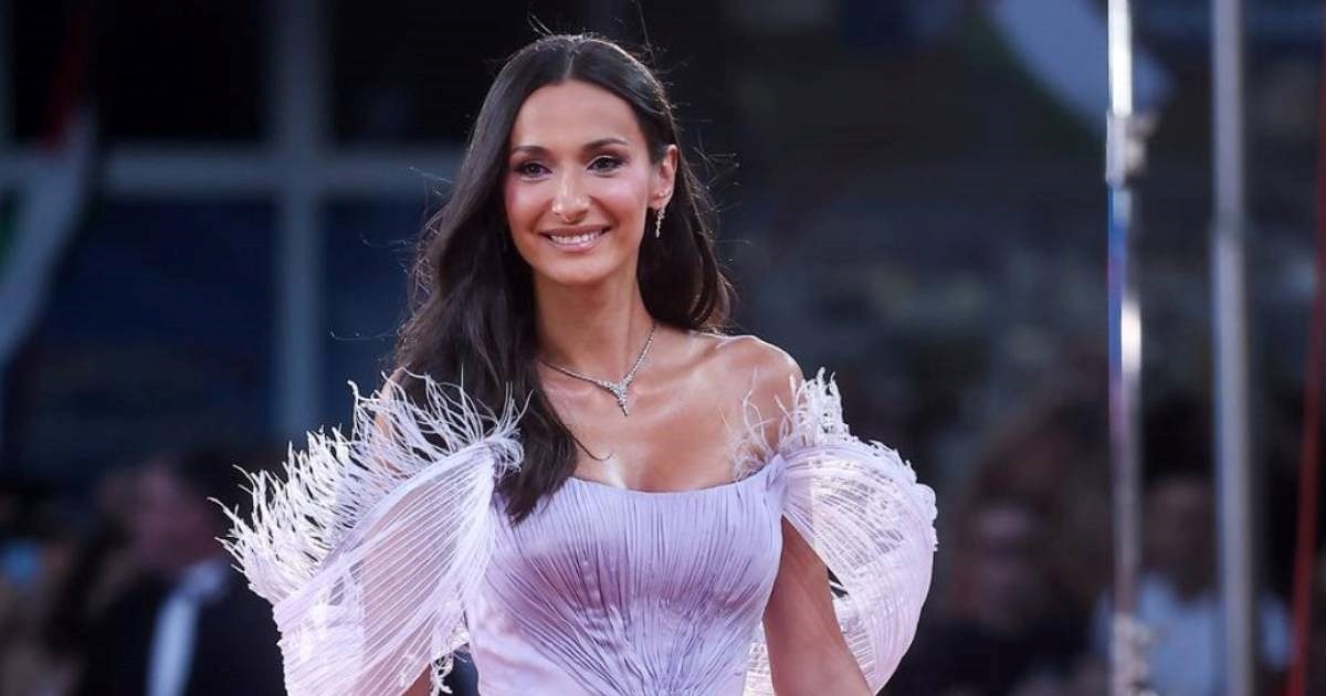 Manekenka iz BiH zablistala na crvenom tepihu u Sarajevu, pogledajte njezinu haljinu