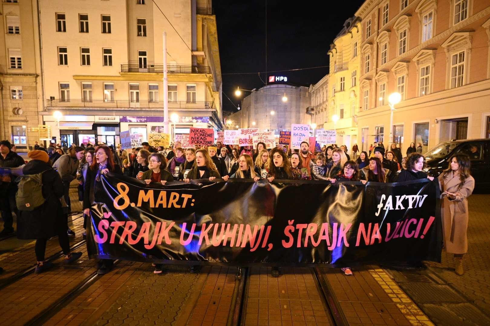 Par tisuća na Noćnom maršu u Zagrebu: "Moli se u crkvi"