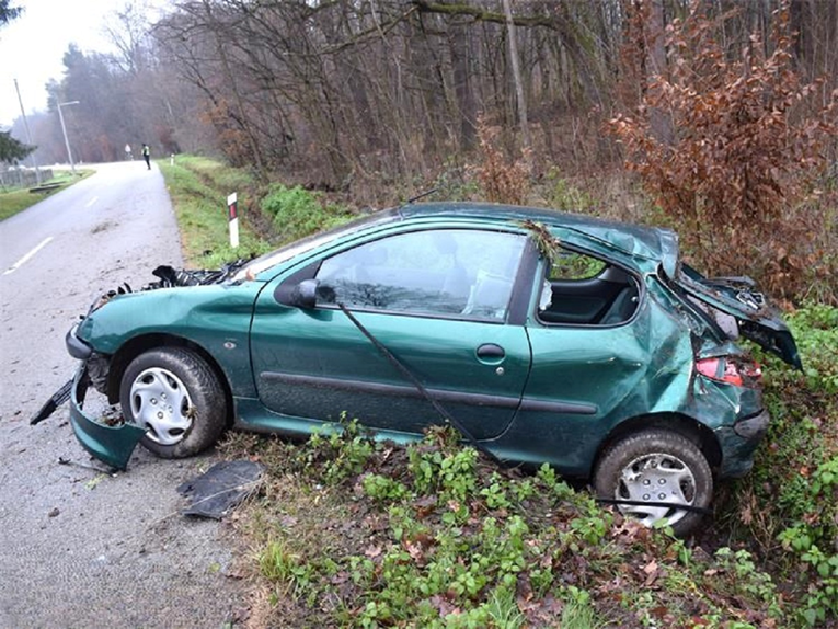 U prevrtanju auta kod Čakovca ozlijeđena žena i dijete koje nije bilo u sjedalici