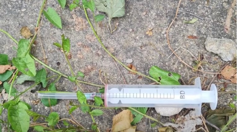 Narkomanske igle u dječjem parku u Zagrebu, žena se po danu drogirala u blizini