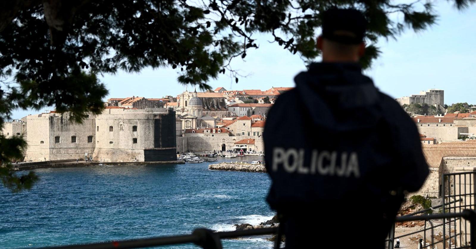 Radnici iz Bangladeša čistili ulice Dubrovnika. Mladić (23) ih napao