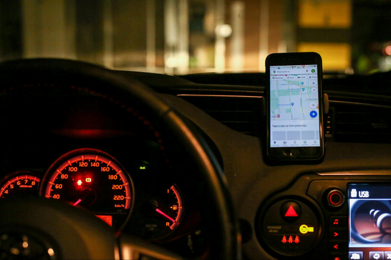 Napali taksista pa mu uzeli mobitel i novčanik. DORH protiv trojca podignuo optužnicu