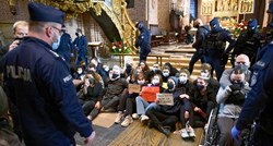 Od četvrtka u Poljskoj traju prosvjedi zbog zabrane pobačaja, ljudi šaraju crkve