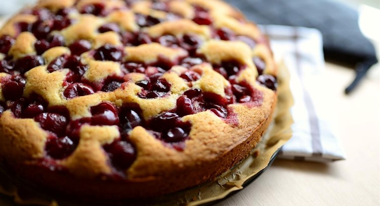 Žuti kolač s višnjama, recept koji treba imati svaka ozbiljna zbirka recepata