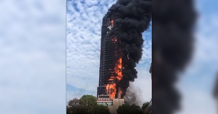 U Kini izgorio neboder viši od 200 metara, državni mediji tvrde da nitko nije poginuo