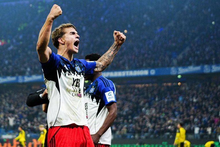 Vušković pomogao u predstavljanju posebnog dresa HSV-a. Pogledajte ga