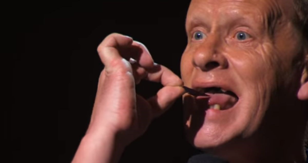 Nikom nije jasno kako lik u Supertalentu guta žilete, ovo je njegovo objašnjenje