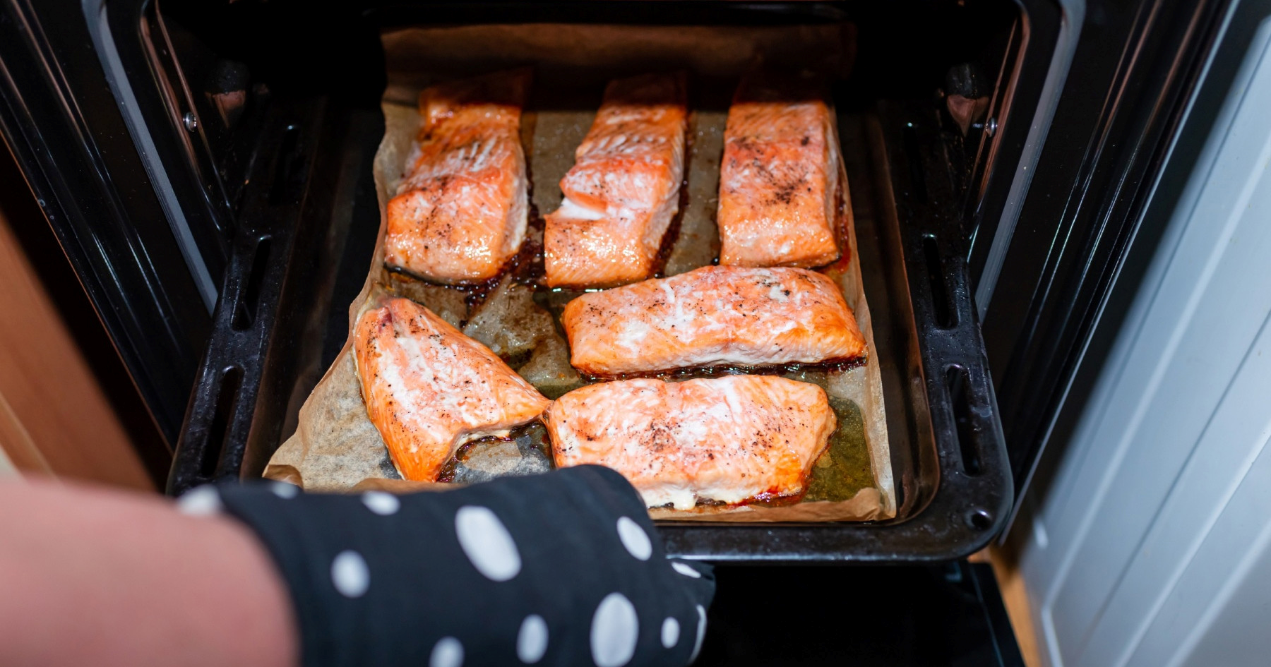 Primijetili ste bijele tragove na pečenom lososu? Evo što je to zapravo