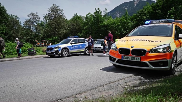 Otac i dvoje djece izgorjeli u Tesli u Njemačkoj. Spašavanje otežao dizajn vrata