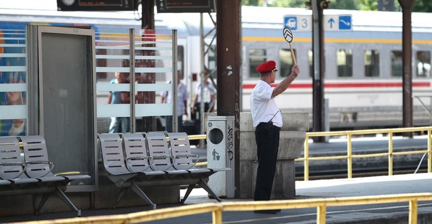 Vlak HŽ-a kod Koprivnice čekao na semaforu 42 minute jer je prometnik zaspao