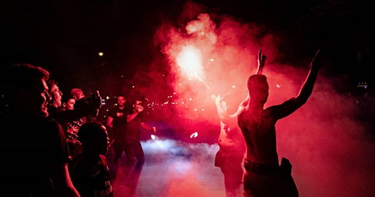 Tisuće Parižana na ulicama slavile finale LP-a. Policija ih rastjerala pendrecima