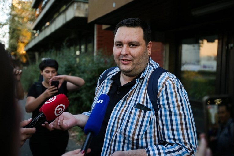 HND: Novinar je priveden kao okorjeli kriminalac zbog objave na Twitteru