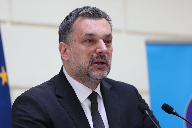 Šef diplomacije BiH uzvratio udrugama HVO-a: "Sve dok se strasno grlite s Dodikom..."