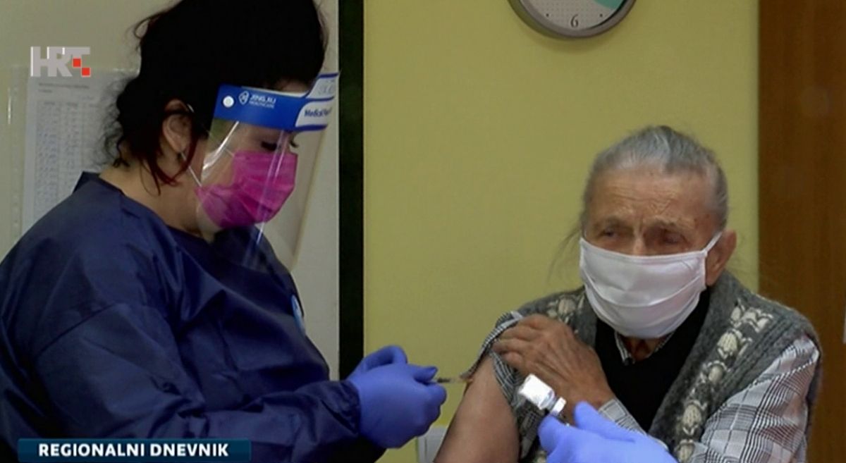 U Vukovaru prvo cijepili štićenike doma. "Zašto sam se cijepio? Pa želim živjeti"