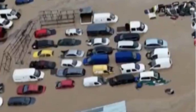 VIDEO Rekordne oborine poplavile Kosovo. Gradovi odsječeni, bez struje i vode 