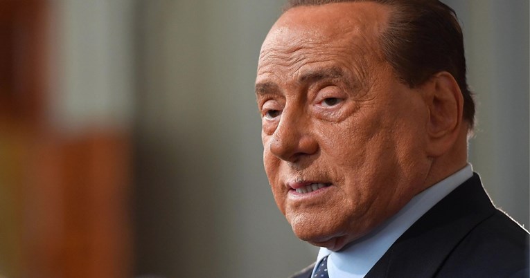Berlusconi pao i proveo noć u bolnici