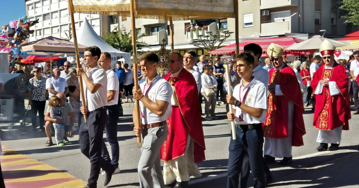 Deseci tisuća vjernika u Ludbregu. "Svećenik je u kaležu vidio pravu ljudsku krv"