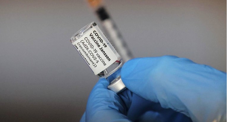 Johnson &  Johnson pauzira proizvodnju svog cjepiva za covid