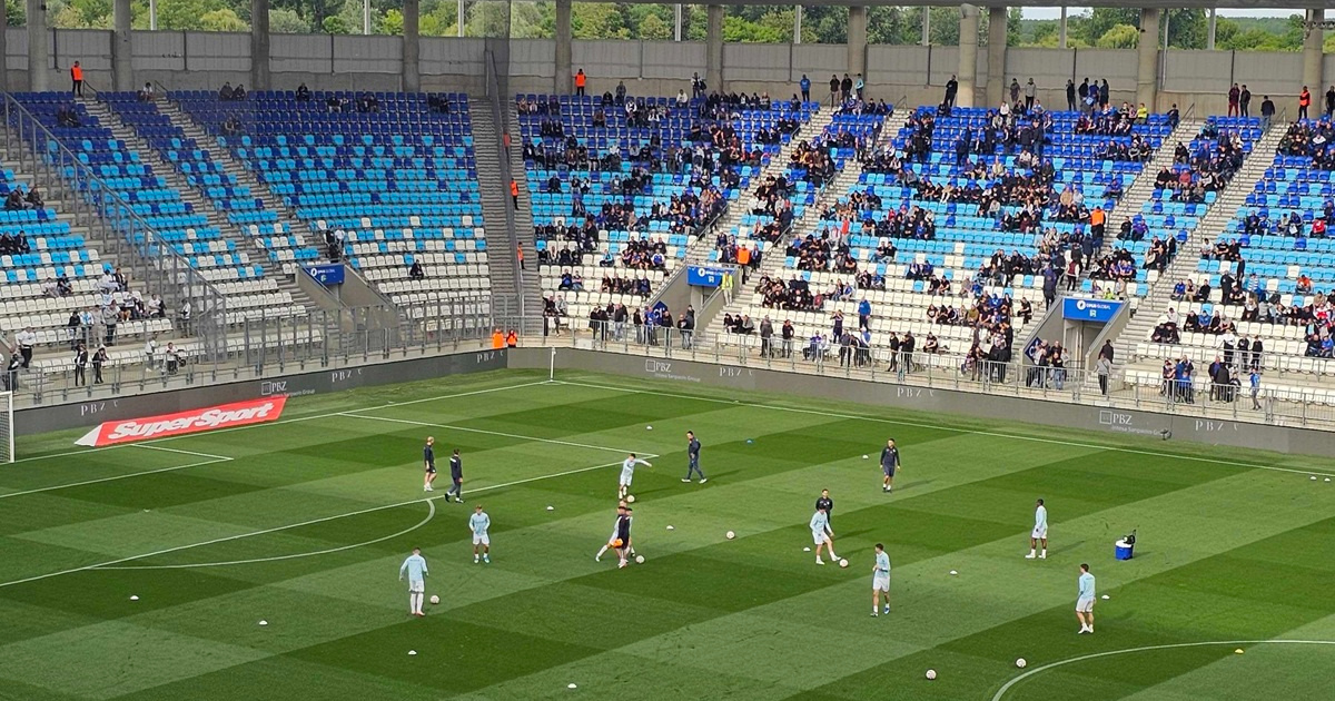 OD 18:00 Igrači Rijeke izviždani na zagrijavanju. Armada kasni zbog bizarnog propusta