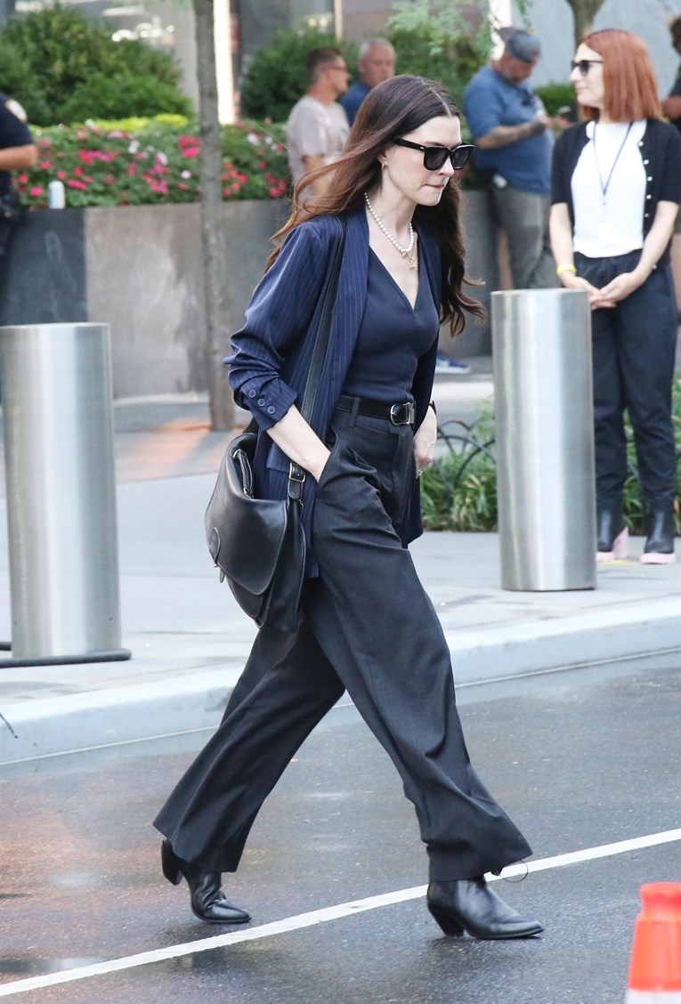 Anne Hathaway vraća u modu torbu koju su poslovne žene nosile 90-ih