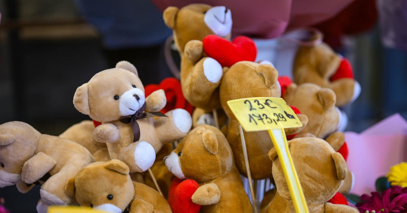 Hrvatica pitala dečke na Redditu čuvaju li poklone od bivših, većina odgovorila isto