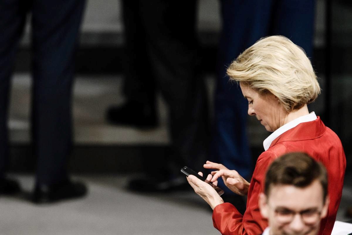 Zašto se poruke Ursule von der Leyen automatski brišu? EK: Mobitel bi joj se zapalio