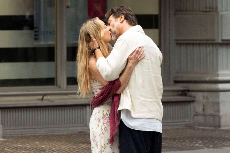Fotografi uhvatili Kate Hudson i Javiera Bardema u strastvenom trenutku