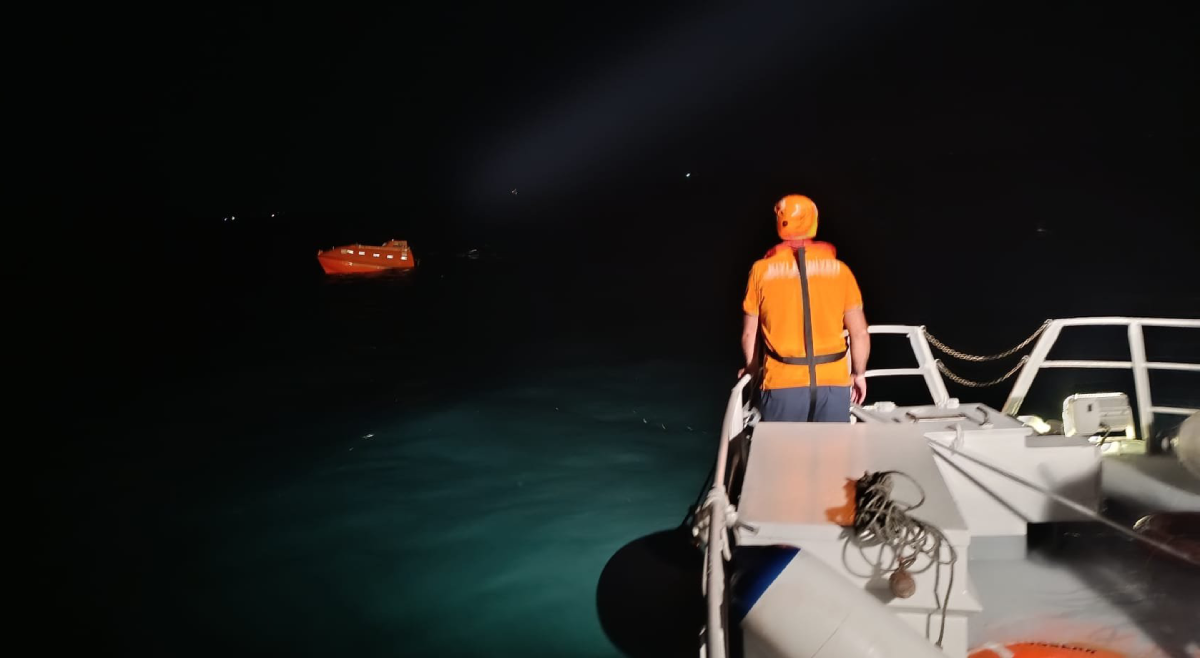 Kod Istanbula se sudarila dva broda. Jedan je sad potonuo, 10 nestalih