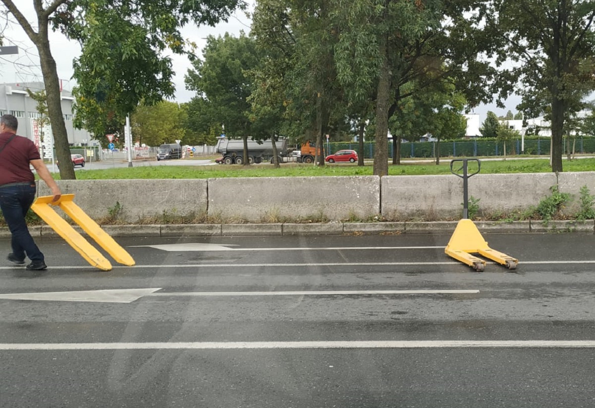 FOTO U Zagrebu iz kamiona ispao paletar