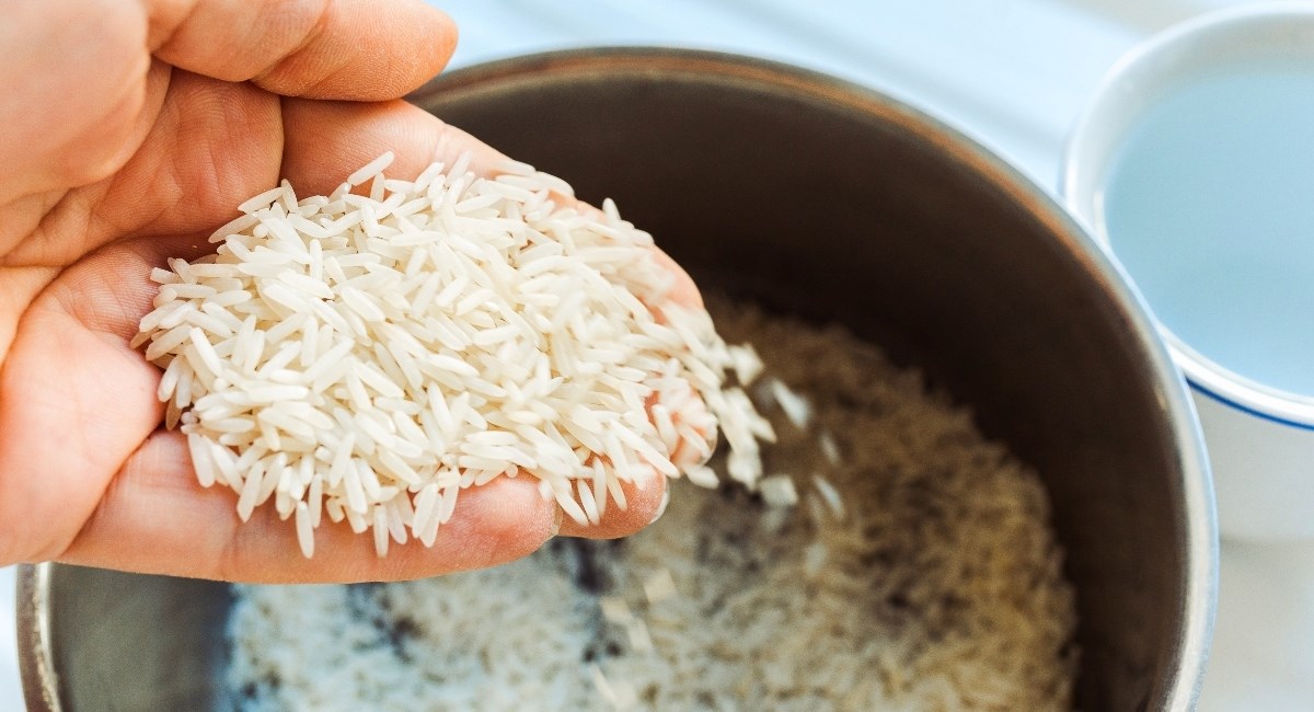 Perete li rižu prije kuhanja? Znamo je li to zaista potrebno i zašto se to uopće radi