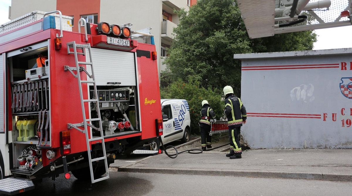 Serijski lopov podmetnuo požar u stanu u Rijeci, policija ga našla nakon pet dana