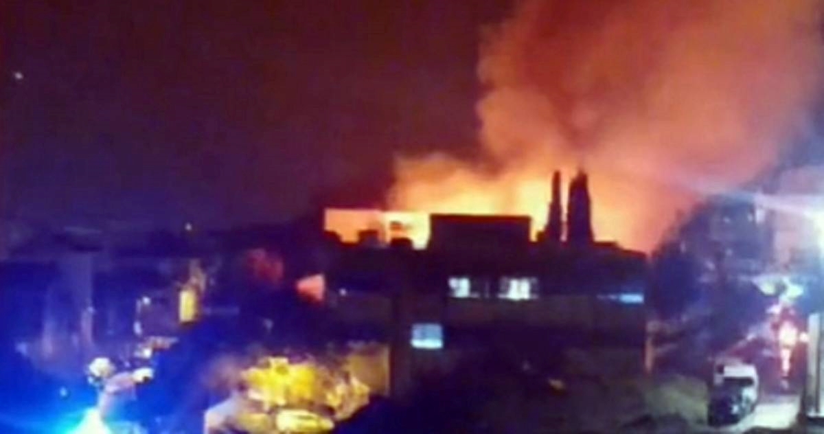 VIDEO Požar u Splitu, gori između crkve i ambulante