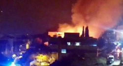 VIDEO Požar u Splitu, gori između crkve i ambulante