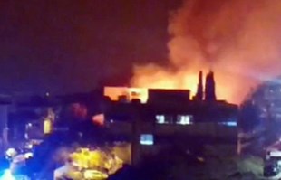 VIDEO Požar u Splitu, gori između crkve i ambulante