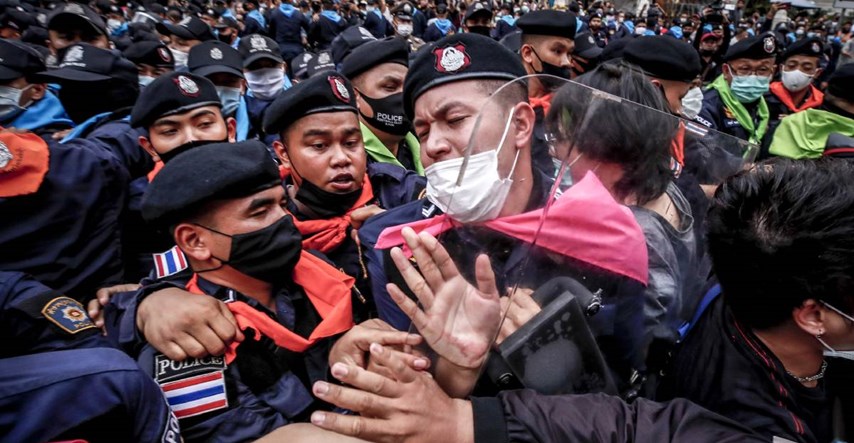 Policija rastjerala stotine prodemokratskih prosvjednika u Bangkoku