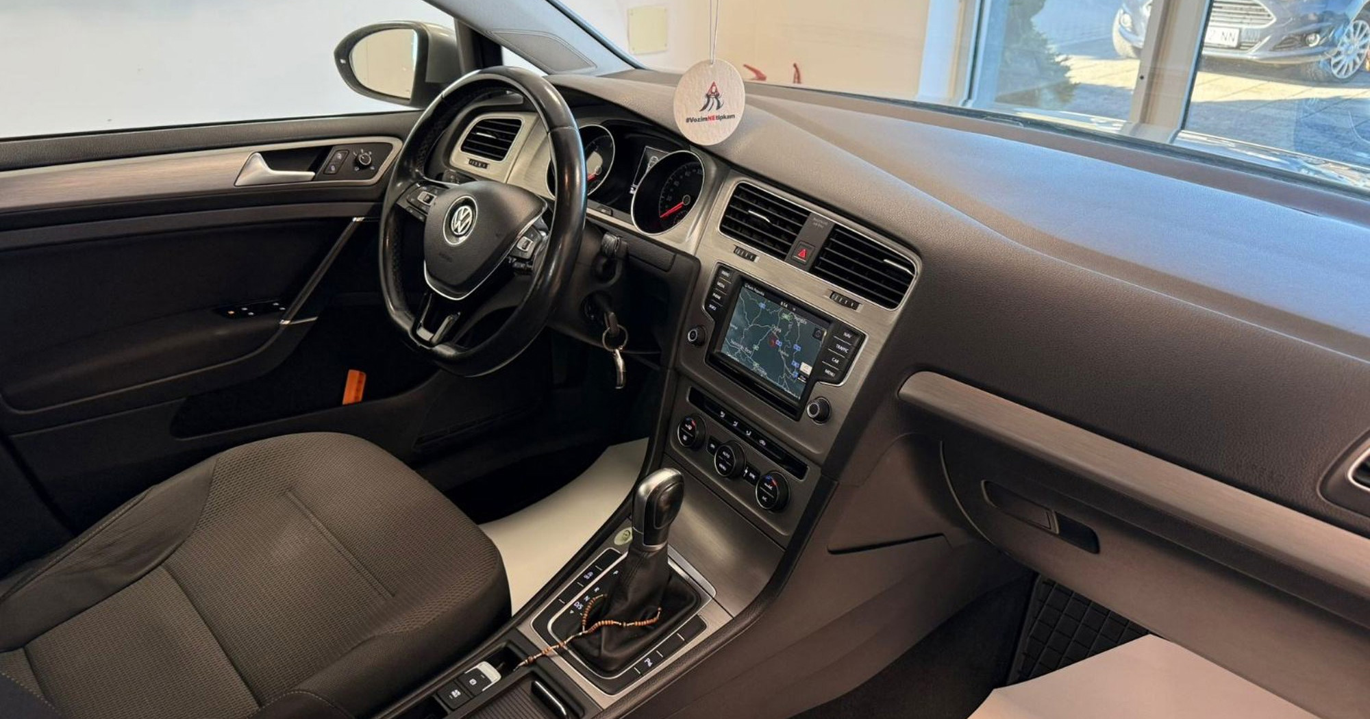 Čitateljica nas oduševila oglasom: "Kupite Zdravinog Golfa, kći mu se udaje"