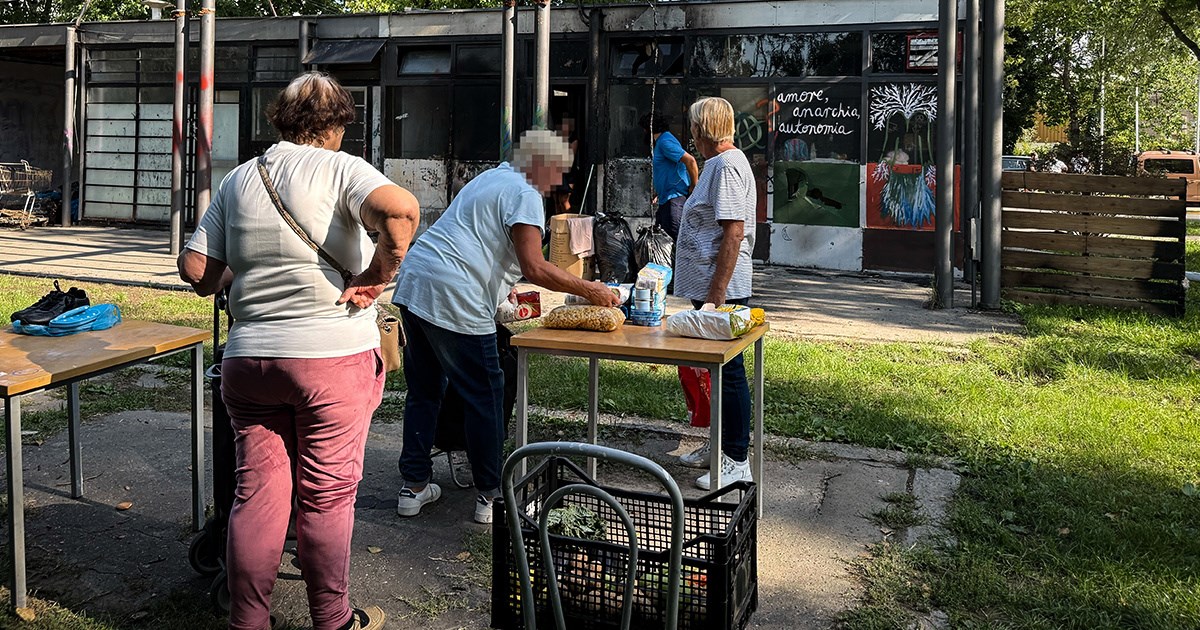 Netko je izazvao požar ispred besplatnog dućana, ali oni nastavljaju: "Dođite!"