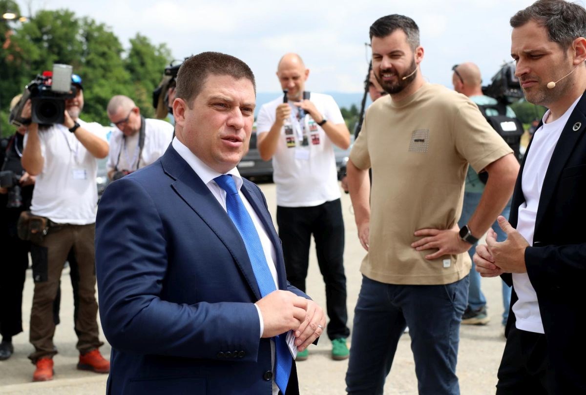 Rimcu danas istječe rok za robotaksije. Tražio odgodu, sad svi šute