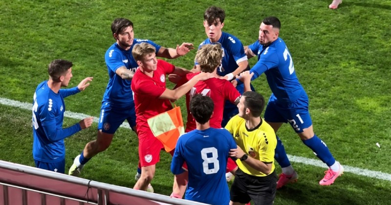 VIDEO Potukli se Srbi i Rusi. Letjele šake, igrači se hvatali za vrat