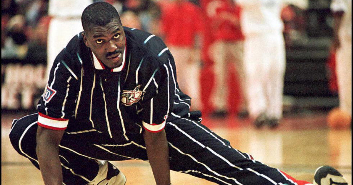 Košarku je počeo igrati tek sa 17 i postao je jedan od najvećih ikada