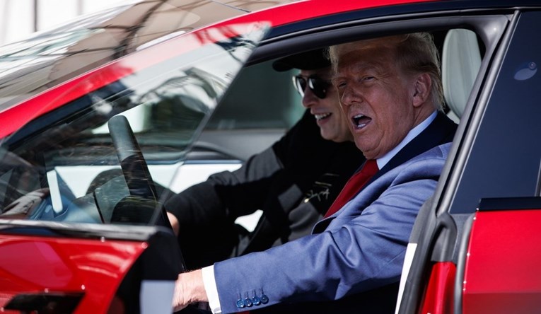 Trump: "Ne žele svi električni auto, pa ni ja." Prije tri mjeseca kupio je Teslu