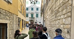 Pred slastičarnicom u Splitu je bio red dug 100 metara