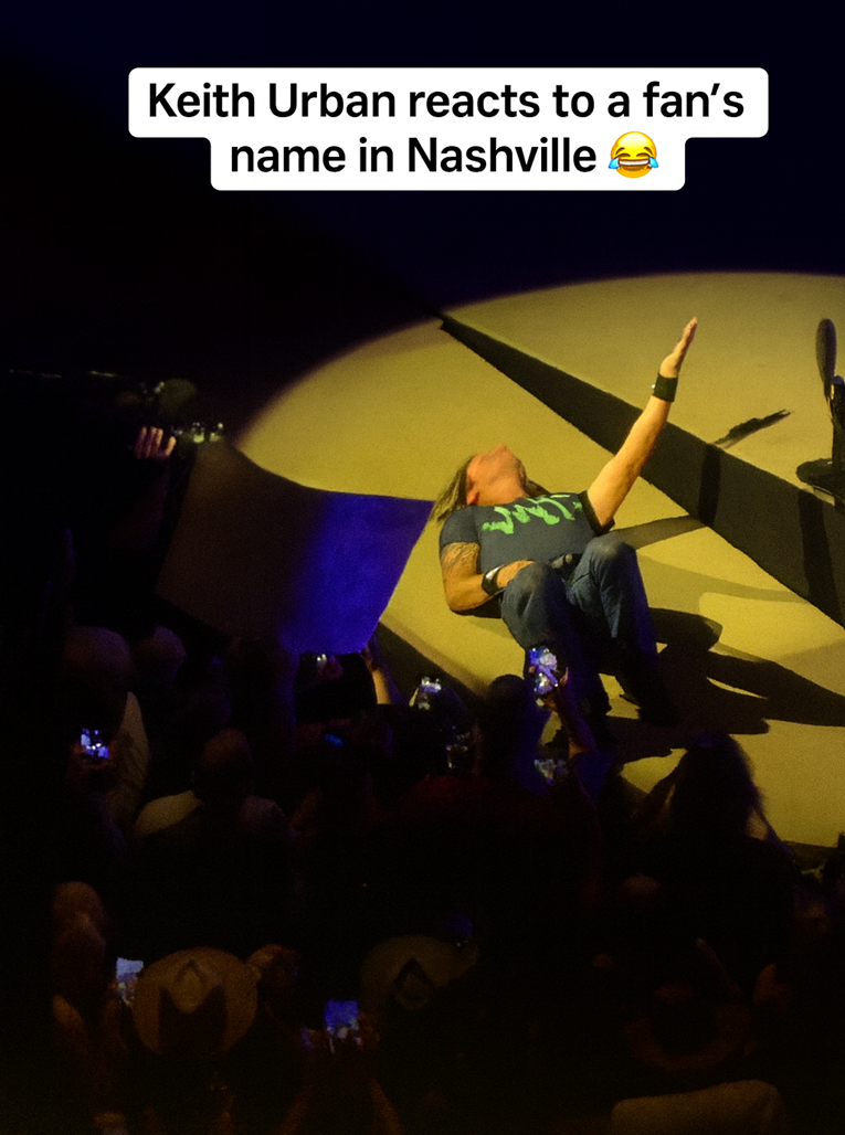 Keith Urban se srušio na pozornici kad je čuo ime obožavateljice 😆