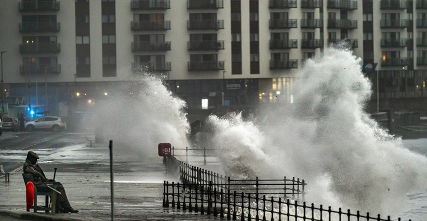 VIDEO Oluje donijele poplave u Britaniju, Francusku i Dansku. Dvoje mrtvih u Škotskoj