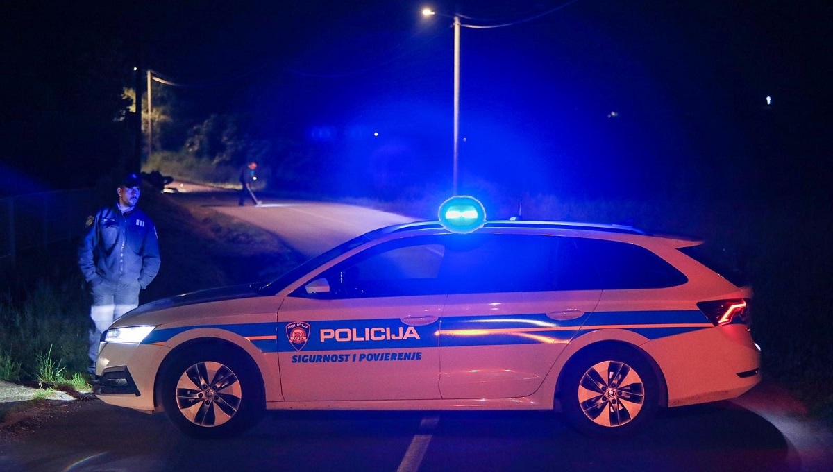 U Istri vozio mrtav pijan, suvozačica izvrijeđala policajce pa je uhitili