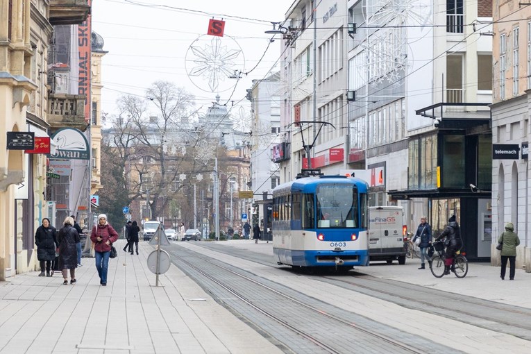 U Osijeku iskočio tramvaj, gradska firma: Kamenčić s gradilišta je upao u skretnice