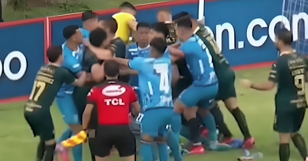 Ludnica u Boliviji. Golom u 92. minuti odlučena utakmica sa sedam crvenih kartona