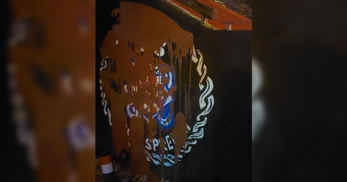 FOTO HOS-ov mural u Rijeci zaliven crvenom bojom. Inicijativa preuzela odgovornost
