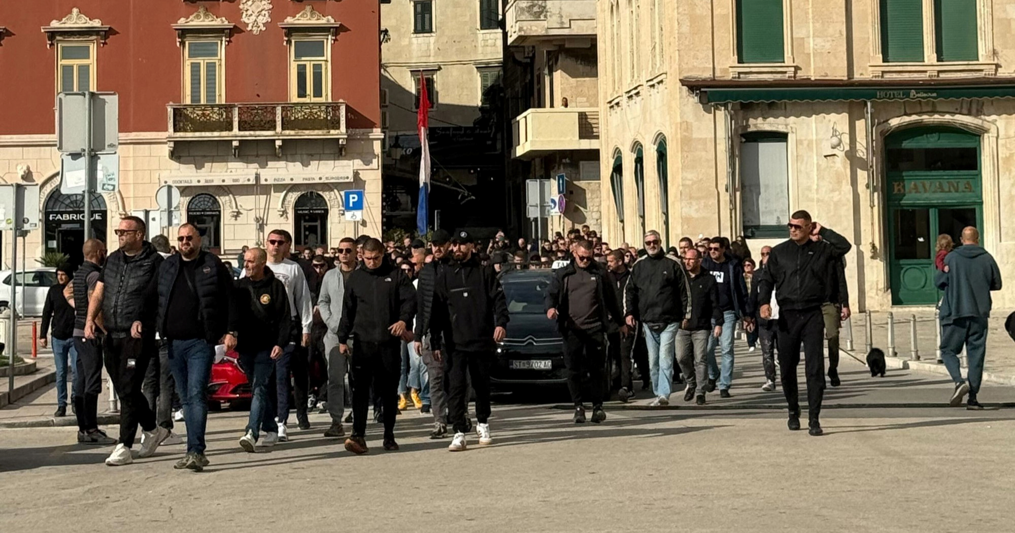 VIDEO Torcidaši stigli na Rivu uz neslužbenu himnu HDZ-a