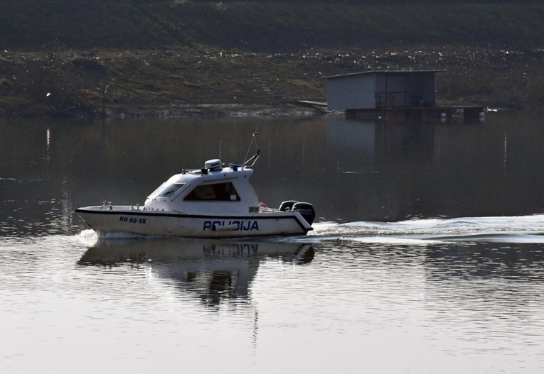 S obale Save ukradeni čamac i ribolovna oprema